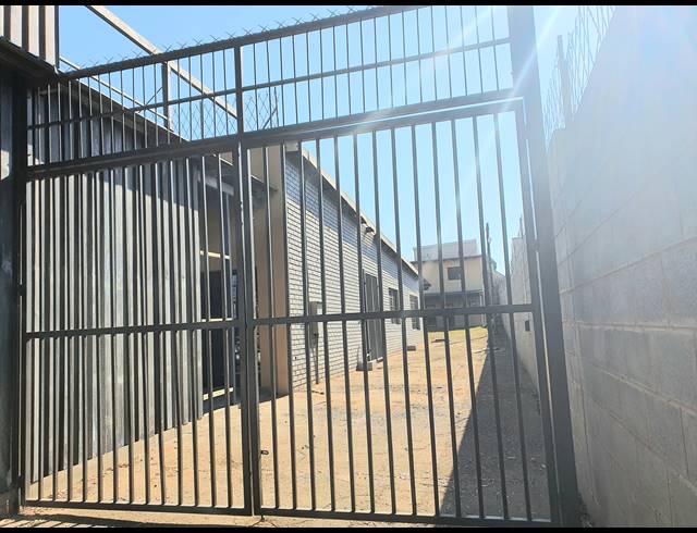 14M² BUSINESS TO LET IN HOWICK CENTRAL